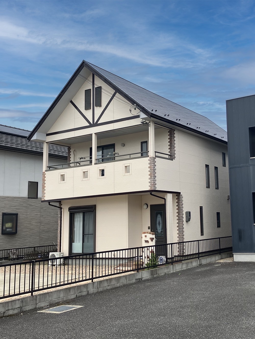 外壁と屋根の塗装の施工事例写真